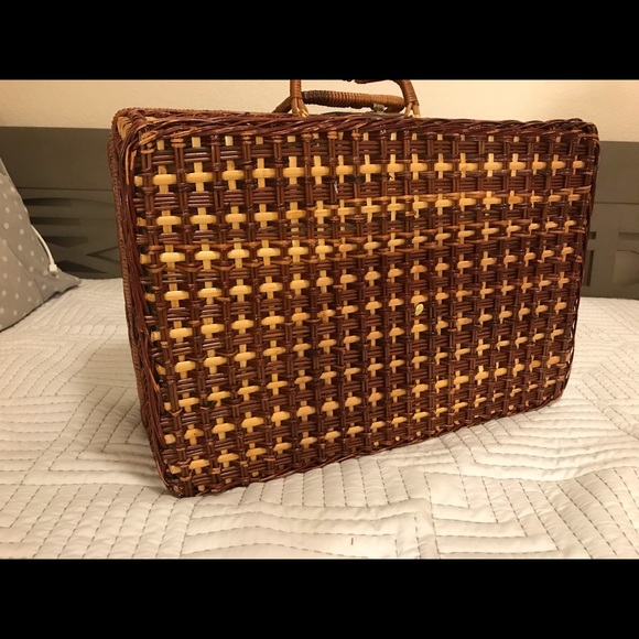 Vintage gingham picnic basket - Picture 1 of 3